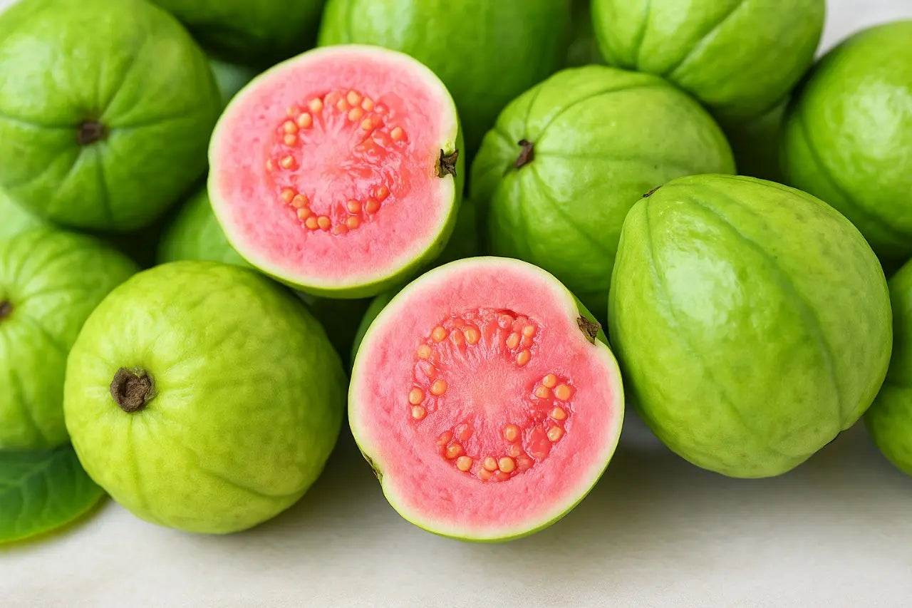 🍃 Amrud (Guava) – The Sweet Shield of Ayurveda You Didn’t Know You Needed!